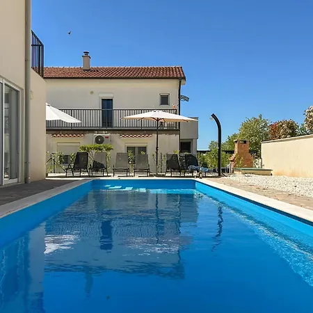 Holiday home Stunning In Stancija Vergotini Porec